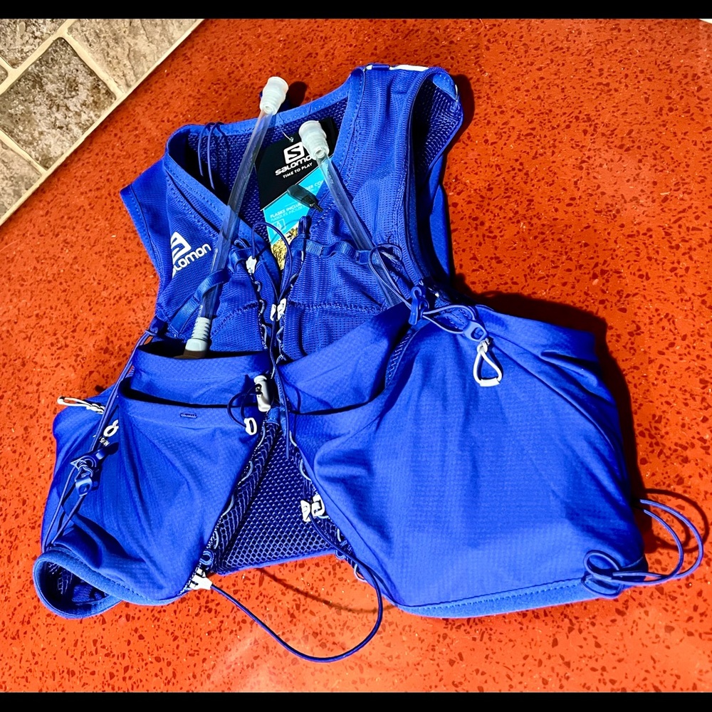 ACTIVE SKIN 8 Women's Running Vest with flasks included size L